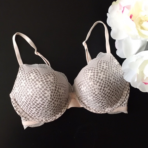Victoria's Secret Other - NWOT VS Push up bra
